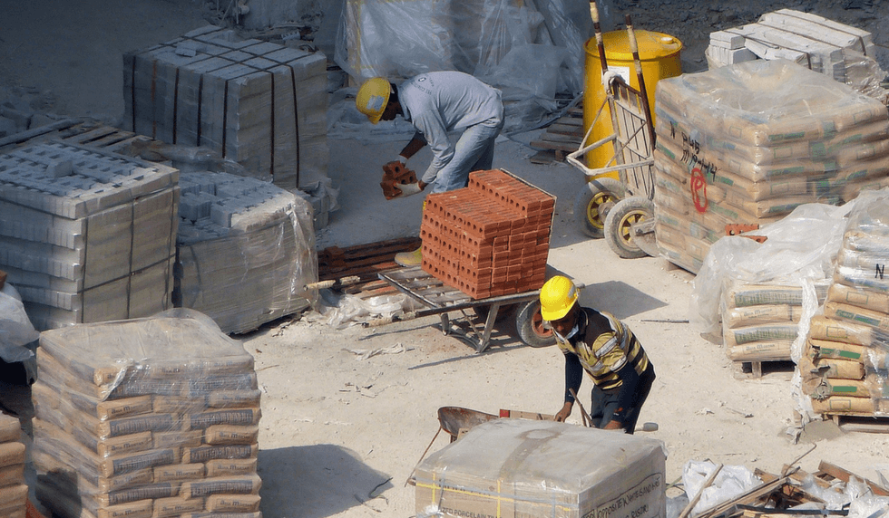 Un casque de chantier